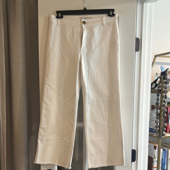 Vineyard Vines Denim - NWOT Vineyard Vines White High Rise Straight Leg Candiani Denim. Size 28